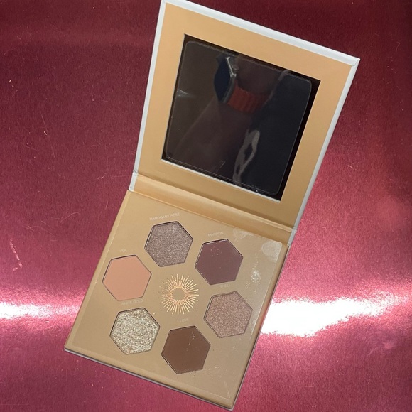 Sandbar Mirage Eyeshadow Palette - 6 Shades - Picture 2 of 3